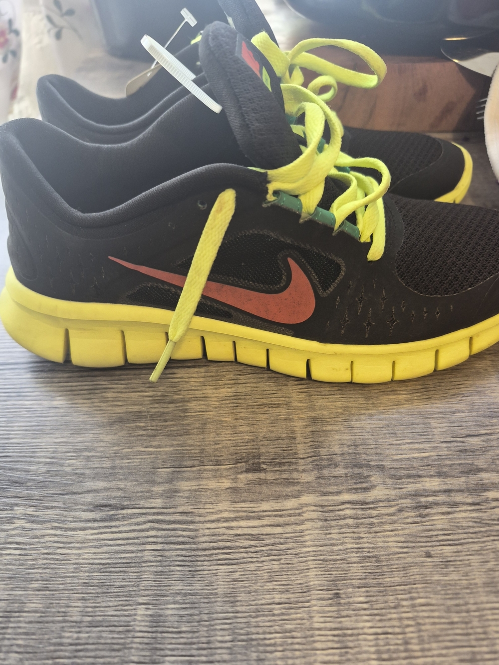 Nike Men’s Black & Yellow Running Shoes